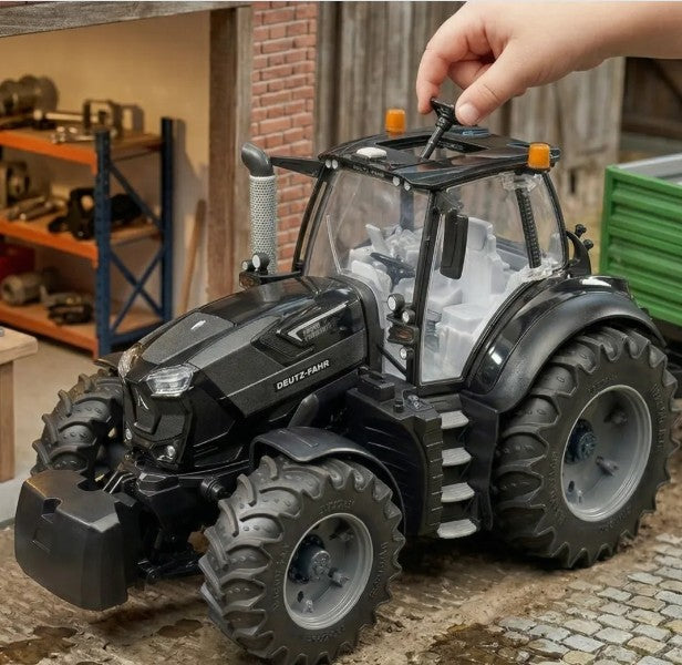 BRUDER - TRACTEUR WARRIOR NOIRE DEUTZ-FAHR 8280
