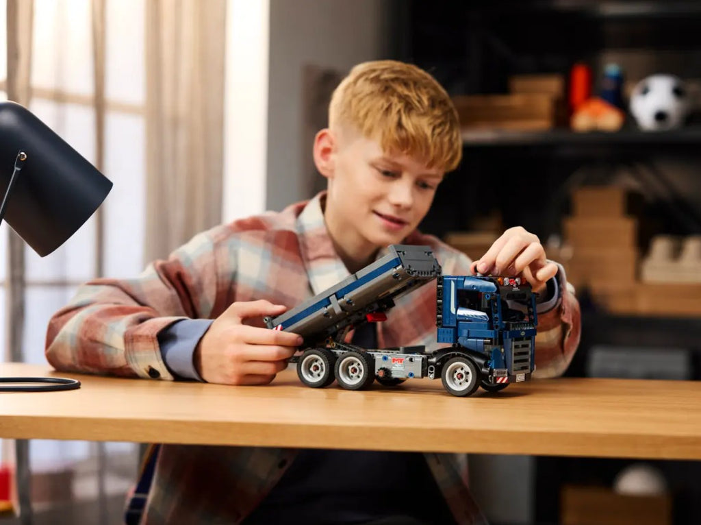 LEGO TECHNIC - LE CAMION À BENNE BASCULANTE #42203