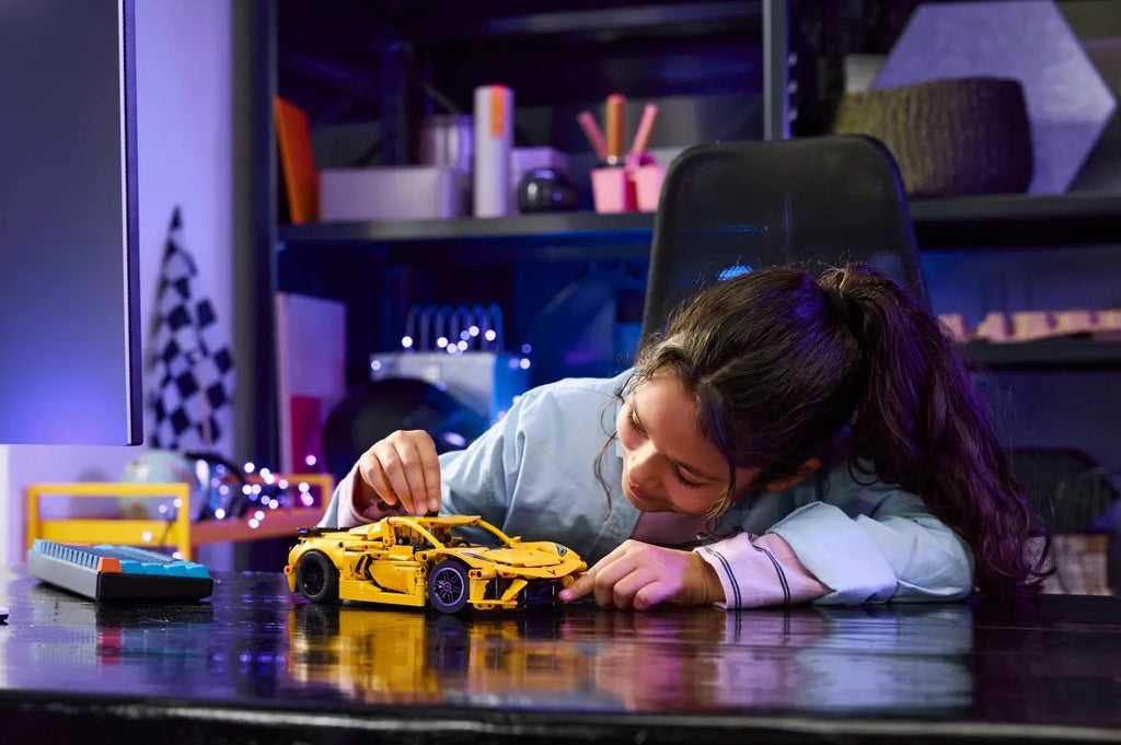 LEGO TECHNIC - CHEVROLET CORVETTE STINGRAY #42205