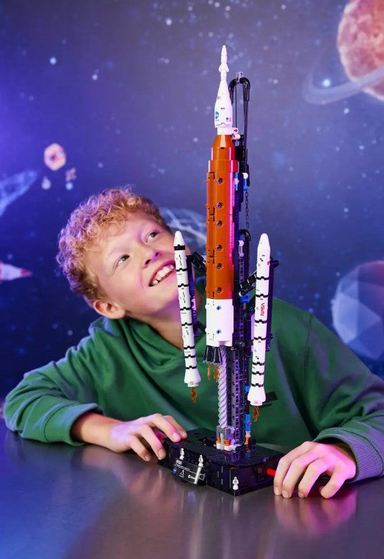 LEGO TECHNIC - LA FUSÉE DU SYSTÈME DE LANCEMENT SPATIAL NASA ARTEMIS #42221