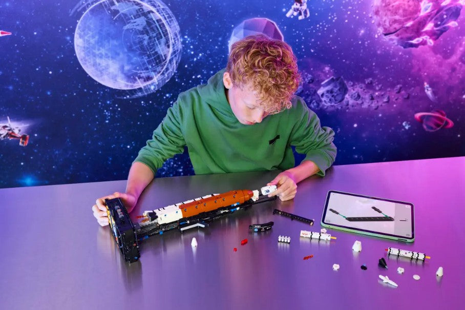 LEGO TECHNIC - LA FUSÉE DU SYSTÈME DE LANCEMENT SPATIAL NASA ARTEMIS #42221