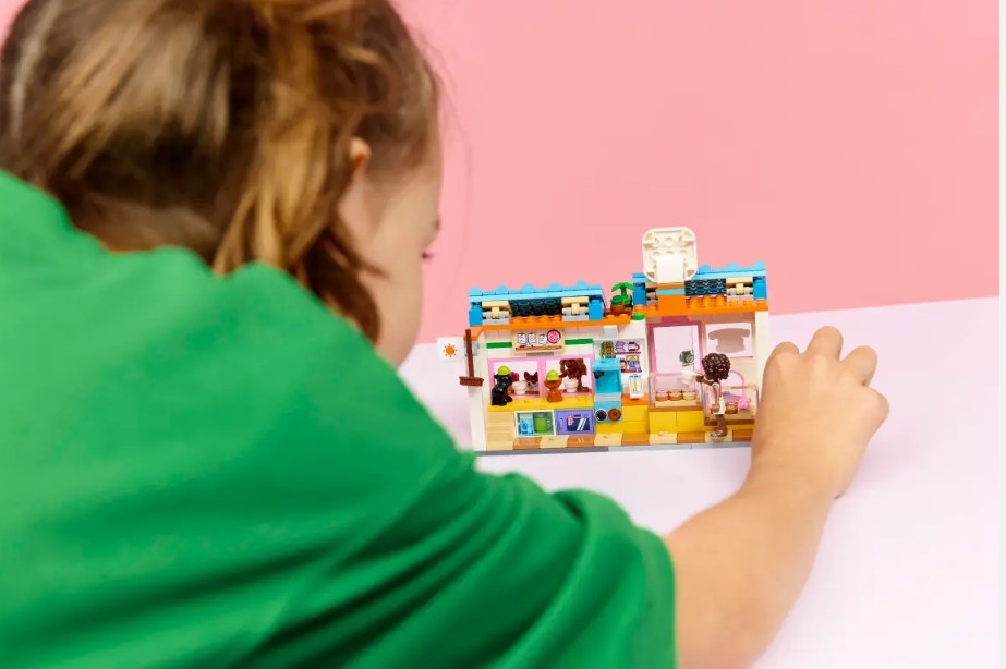 LEGO FRIENDS - LA BOULANGERIE DE GÂTERIES POUR CHIENS #42677
