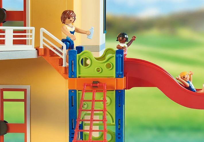 PLAYMOBIL CITY LIFE - RELAXATION AREA WITH POOL #70987