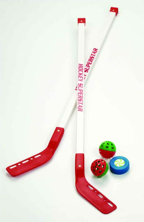 2 HOCKEY STICKS WITH BALLS