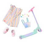 ENSEMBLE VÊTEMENTS OG DE LUXE - "RIDE THE RAINBOW" TROTTINETTE AVEC GRENOUILLÈRE LOLLYPOP POUR POUPÉE DE 46 CM