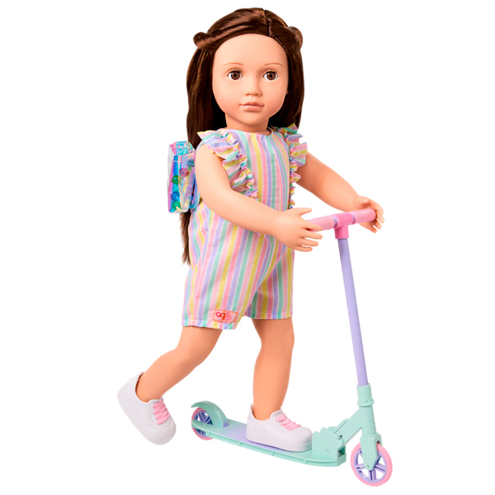 ENSEMBLE VÊTEMENTS OG DE LUXE - "RIDE THE RAINBOW" TROTTINETTE AVEC GRENOUILLÈRE LOLLYPOP POUR POUPÉE DE 46 CM