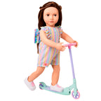 ENSEMBLE VÊTEMENTS OG DE LUXE - "RIDE THE RAINBOW" TROTTINETTE AVEC GRENOUILLÈRE LOLLYPOP POUR POUPÉE DE 46 CM