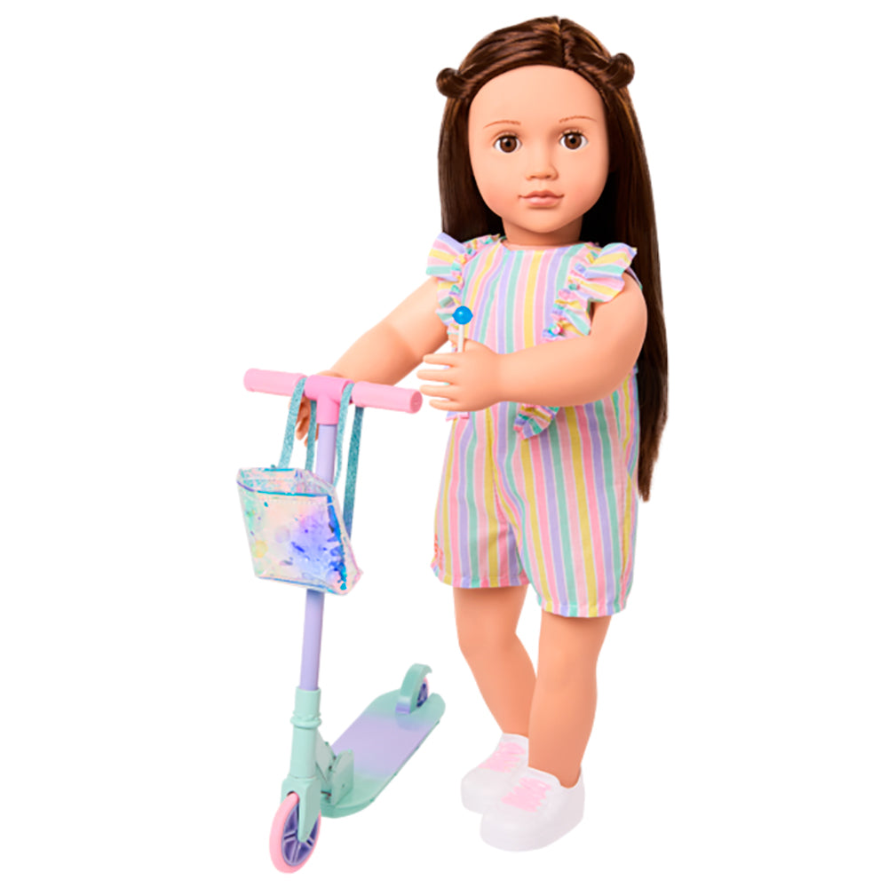 ENSEMBLE VÊTEMENTS OG DE LUXE - "RIDE THE RAINBOW" TROTTINETTE AVEC GRENOUILLÈRE LOLLYPOP POUR POUPÉE DE 46 CM