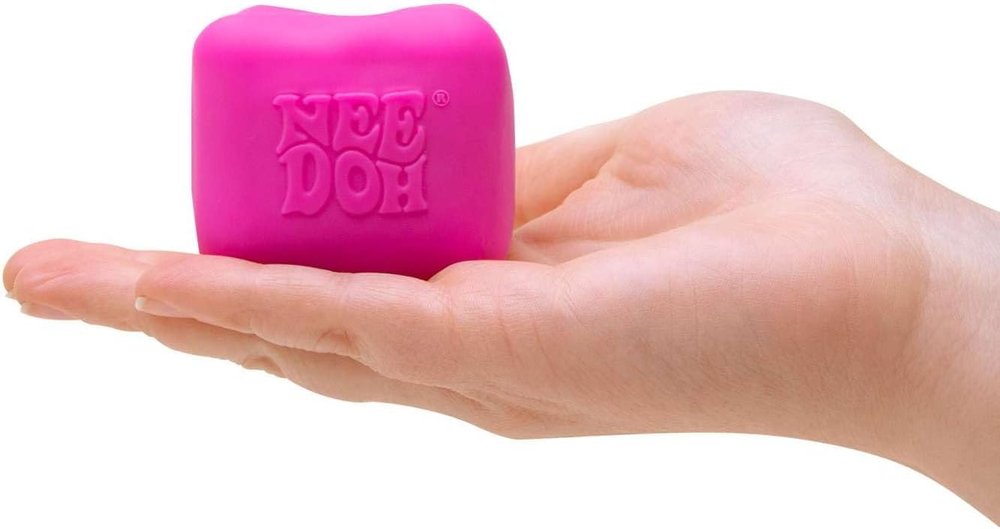 BALLE CUBE NEEDOH ANTI-STRESS - CHANGEMENT DE COULEUR 2,3" ASST