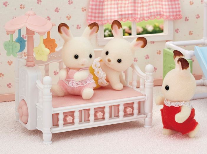 CALICO CRITTERS - BERCEAU AVEC MOBILE