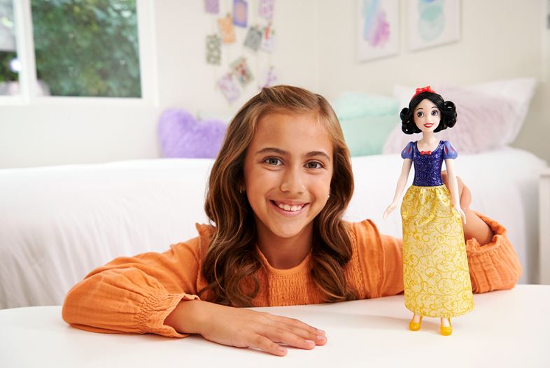 DISNEY PRINCESS FASHION DOLL - SNOW WHITE