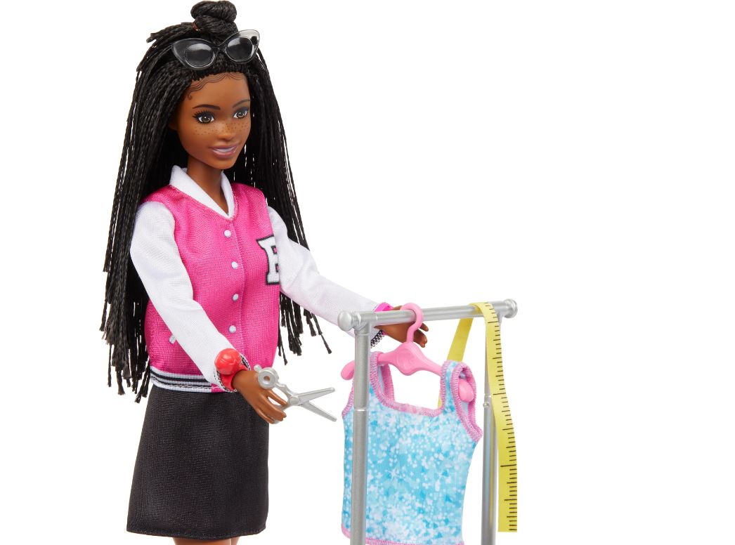 BARBIE - BROOKLYN - COFFRET DE JEU - POUPÉE COIFFEUSE ET 14 ACCESSOIRES