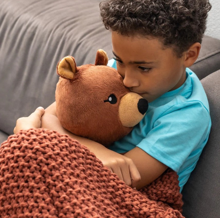 PELUCHE LESTÉE HUGIMALS - DARBY L'OURS 2 KG (4,5 LBS) PELUCHE LOURDE