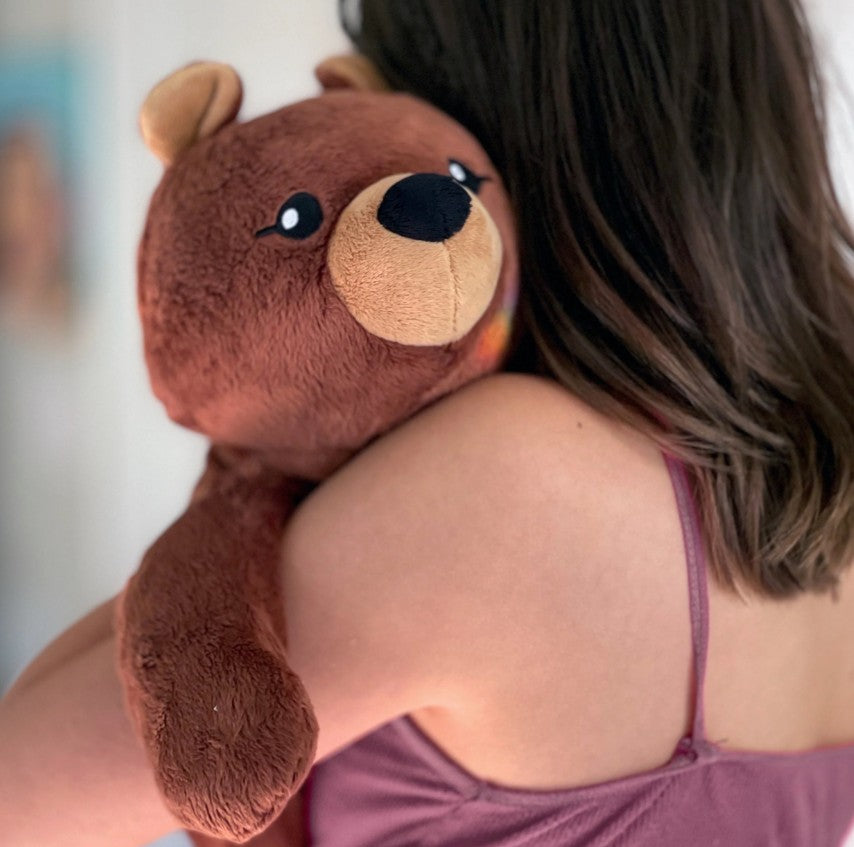 PELUCHE LESTÉE HUGIMALS - DARBY L'OURS 2 KG (4,5 LBS) PELUCHE LOURDE