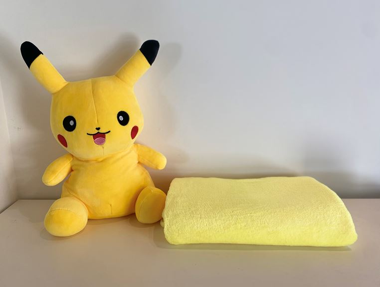 PELUCHE - PIKACHU 55 CM (22") AVEC DOUDOU