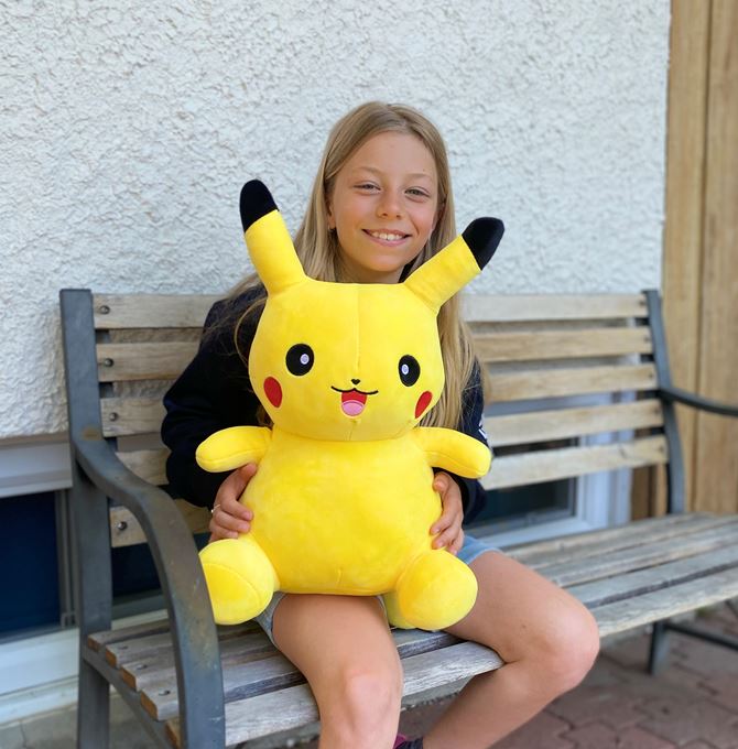 PELUCHE - PIKACHU 55 CM (22") AVEC DOUDOU