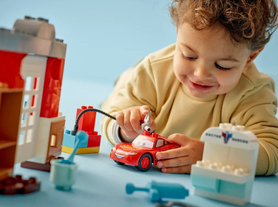 LEGO DUPLO - LA VISITE DE MCQUEEN AU GARAGE DE DOC #10456