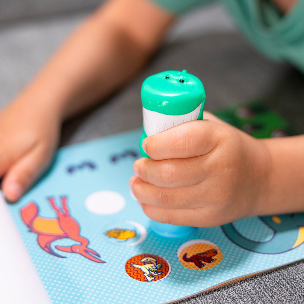 MELISSA AND DOUG - STICKER WOW! - BLOC D'ACTIVITÉS ET ESTAMPEUSE À AUTOCOLLANTS - DINOSAURE