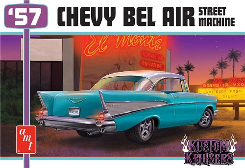 MODÈLE À COLLER - 1957 CHEVY BEL AIR STREET MACHINE 1/25 NIVEAU 2