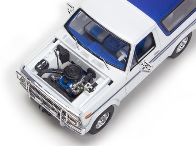 MODÈLE À COLLER - FORD BRONCO 1980 AVEC BATEAU ET REMORQUE (PÊCHE À LA LIGNE) 1:24 NIVEAU 5