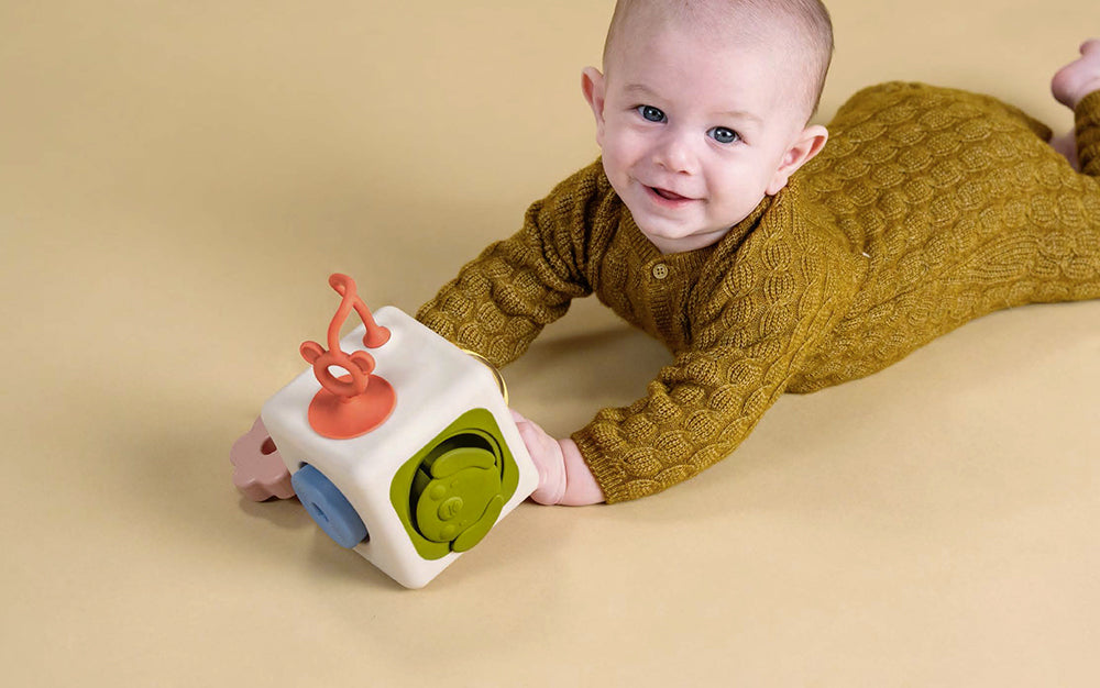 TAF TOYS – PEEK & PLAY SILICONE ACTIVITY CUBE