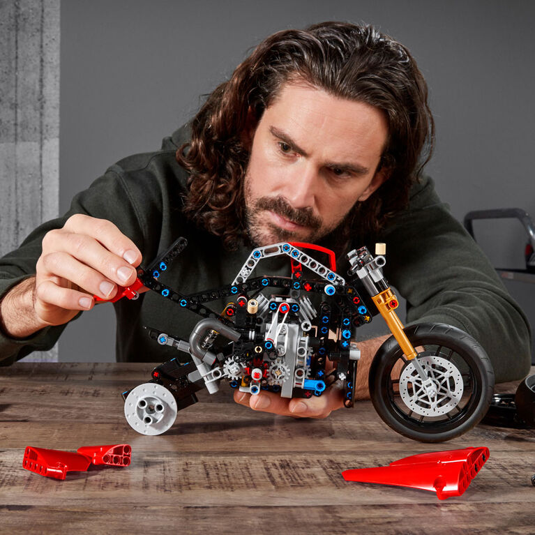 Pourquoi les fans de motos vont adorer le nouveau set LEGO® Technic Yamaha  MT-10 SP