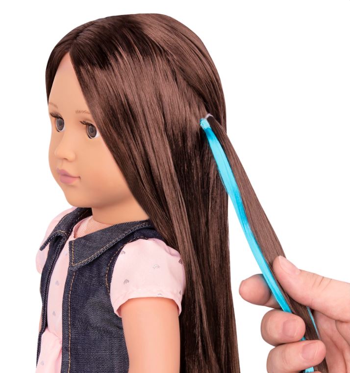 poupée du monde fille avec cheveux longs à coiffer