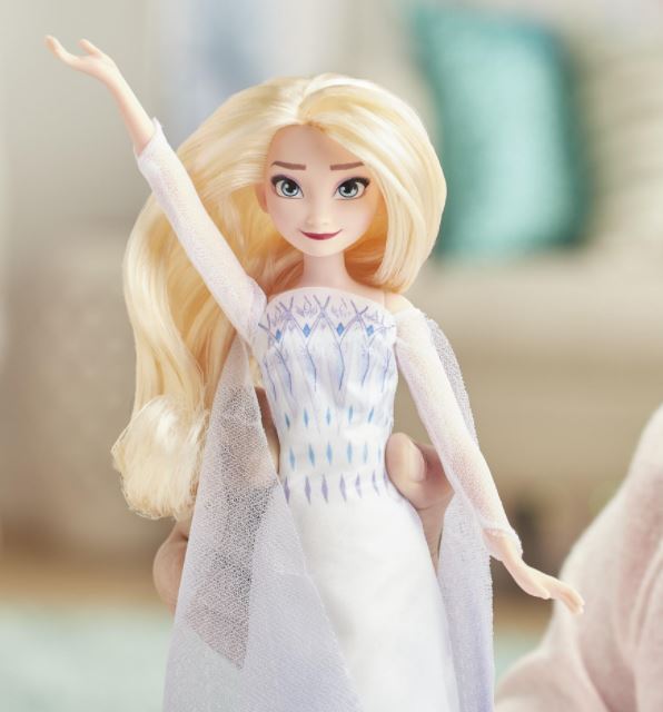 Barbie Elsa Reine des Neiges Disney et sa coiffeuse